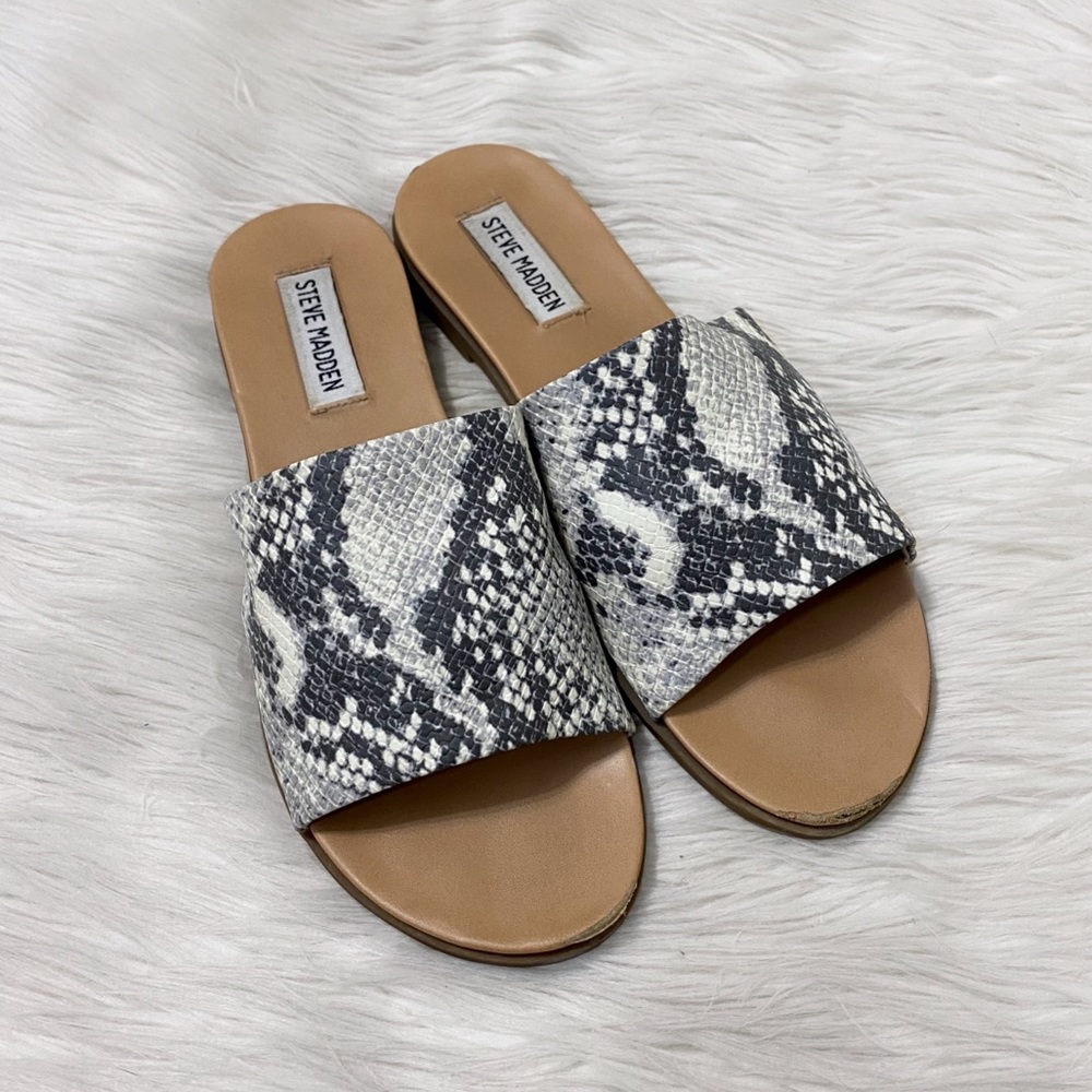Steve Madden Gray Snakeskin Open Toe Wide Strap Karolyn Slip On Sandals Flats